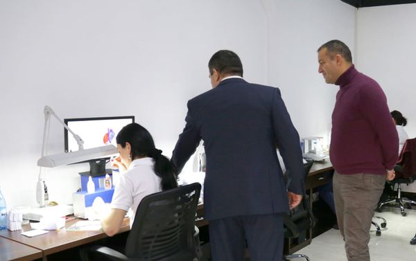 Министр экономики Ваан Керобян встретился с представителями компаний по обработке алмазов и золота (16 января 2021). Абовян - Sputnik Армения