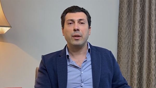 Очередное прямое включение Микаэла Минасяна в Facebook - Sputnik Армения
