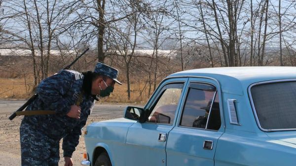 Усиленное патрулирование в связи с коронавирусом в Аскеранском районе Карабаха - Sputnik Армения