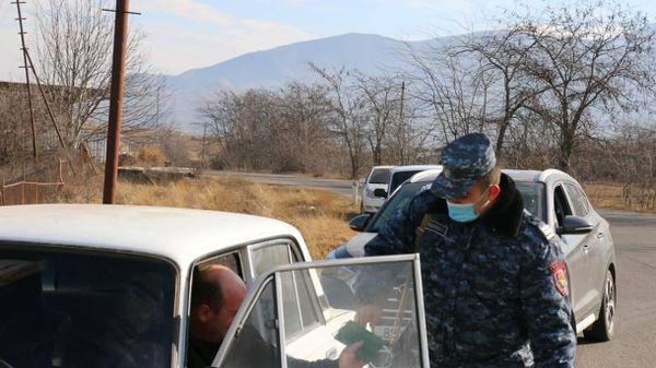 Усиленное патрулирование в связи с коронавирусом в Аскеранском районе Карабаха - Sputnik Армения