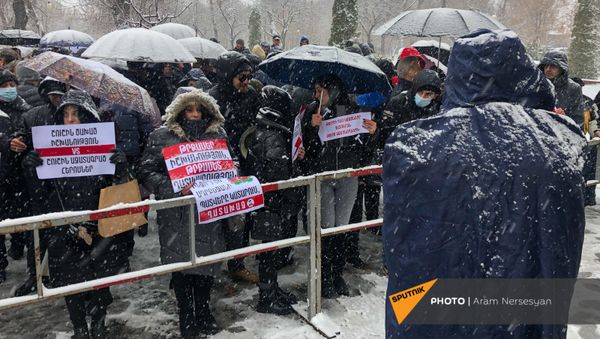 Сторонники Роберта Кочаряна перед зданием суда (19 января 2021). Еревaн Сторонники Роберта Кочаряна перед зданием суда (19 января 2021). Еревaн - Sputnik Армения