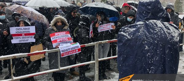 Сторонники Роберта Кочаряна перед зданием суда (19 января 2021). Еревaн Сторонники Роберта Кочаряна перед зданием суда (19 января 2021). Еревaн - Sputnik Армения