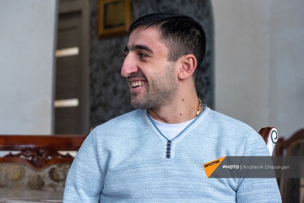 «Ռումբն ընկավ, թևերս հետ թռան...». Վարոյի տեսած իրական պատերազմն ու թևավոր երջանկությունը - Sputnik Արմենիա