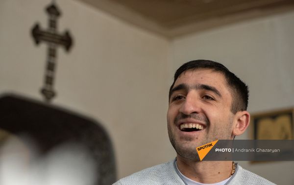 Потерявший обе руки во время карабахской войны Вараздат Санеян (17 января 2021). Цовагюх - Sputnik Армения
