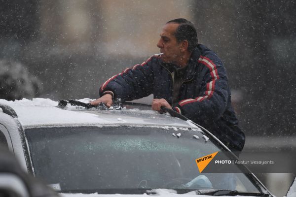 Երևանում առատ ձյուն է տեղում - Sputnik Արմենիա