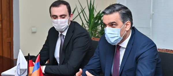 Омбудсмен Арман Татоян принял Чрезвычайного и Полномочного Посла Германии в Армении Михаэля Йоханнеса Банжаффа (19 января 2021). Ереван - Sputnik Արմենիա
