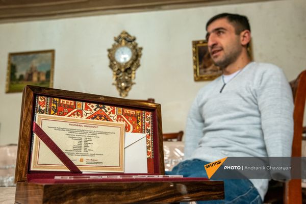 «Ռումբն ընկավ, թևերս հետ թռան...». Վարոյի տեսած իրական պատերազմն ու թևավոր երջանկությունը - Sputnik Արմենիա