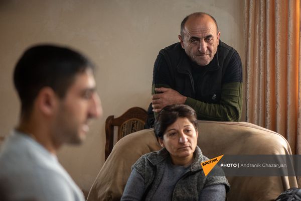 «Ռումբն ընկավ, թևերս հետ թռան...». Վարոյի տեսած իրական պատերազմն ու թևավոր երջանկությունը - Sputnik Արմենիա