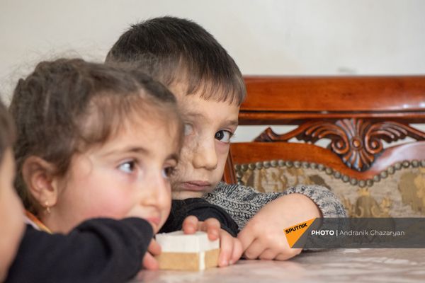 «Ռումբն ընկավ, թևերս հետ թռան...». Վարոյի տեսած իրական պատերազմն ու թևավոր երջանկությունը - Sputnik Արմենիա
