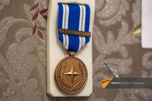 Снаряд упал, и я лишился рук: как армянский миротворец нашел силы жить дальше - Sputnik Армения