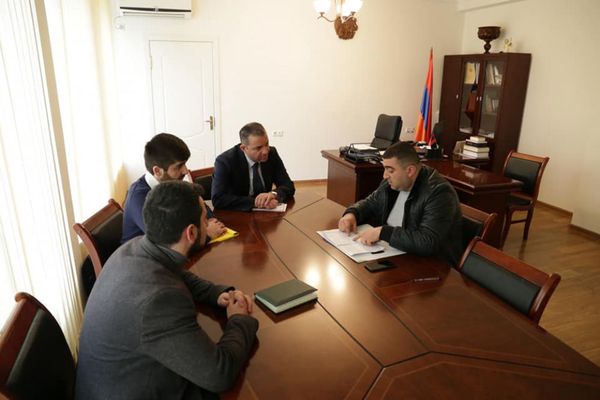 Էկոնոմիկայի նախարարը հանդիպել է Սյունիքի մարզպետի ու գործարարների հետ - Sputnik Արմենիա