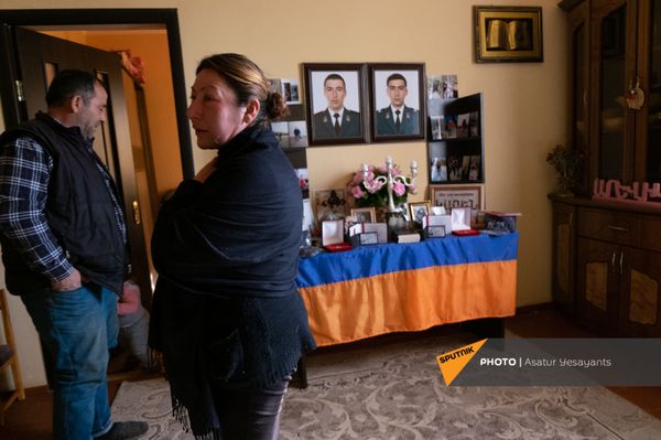 Без кормильца, но со своим солнцем: братья Геворкян погибли, защищая друг друга и Родину - Sputnik Армения