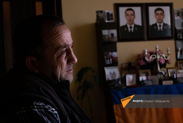 Артур Геворкян, папа погибших полицейских Геворка и Карена Артур Геворкян, папа погибших полицейских Геворка и Карена - Sputnik Армения