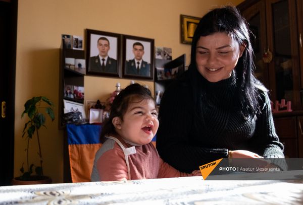 Без кормильца, но со своим солнцем: братья Геворкян погибли, защищая друг друга и Родину - Sputnik Армения