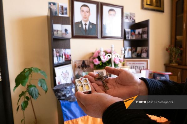 Без кормильца, но со своим солнцем: братья Геворкян погибли, защищая друг друга и Родину - Sputnik Армения