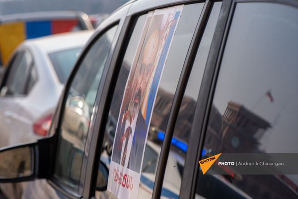 Автопробег с требованием отставки правительства во главе с Николом Пашиняном (24 января 2021). Еревaн Автопробег с требованием отставки правительства во главе с Николом Пашиняном (24 января 2021). Еревaн - Sputnik Армения