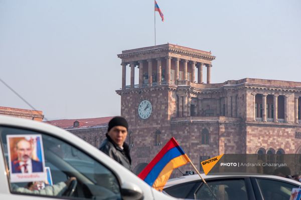 Փաշինյանի հրաժարականը պահանջող ավտոերթի մասնակիցներից մեկին բերման են ենթարկել - Sputnik Արմենիա