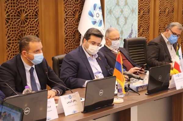 Министр экономики Армении провел переговоры с властями и бизнес-кругами Исфахана - Sputnik Армения