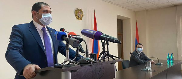 Министр территориального управления и инфраструктуры Сурен Папикян представил новоназначенного губернатора Ширака Ованеса Арутюняна главам общин (26 января 2021). Гюмри - Sputnik Արմենիա