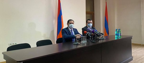 Министр территориального управления и инфраструктуры Сурен Папикян представил новоназначенного губернатора Ширака Ованеса Арутюняна главам общин (26 января 2021). Гюмри - Sputnik Արմենիա