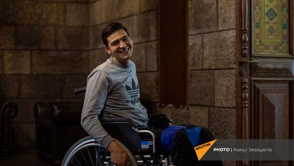 Пациент реабилитационного центра Защитника Отечества, снайпер разведывательного взвода Генрик Никогосян (14 января 2021). Ереван - Sputnik Армения