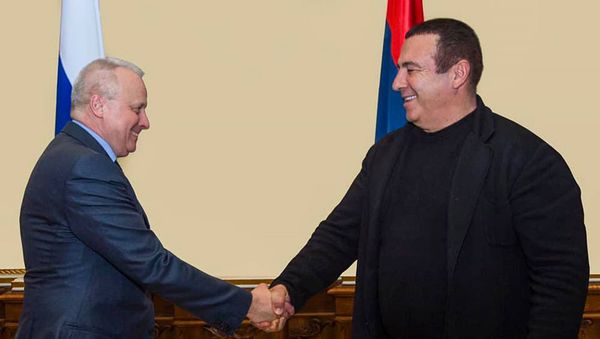 Встреча председателя парламентской фракции Просвещенная Армения Гагика Царукяна и Чрезвычайного и Полномочного посла России Сергея Копыркина (26 января 2021). Еревaн - Sputnik Армения