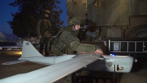 Российские военнослужащие готовятся к работе в совместном Российско-Турецком центре по контролю за прекращением огня Российские военнослужащие готовятся к работе в совместном Российско-Турецком центре по контролю за прекращением огня - Sputnik Армения