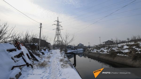 Вид на дом мужчины, взявшего в заложники 3-летнего сына (27 января 2021). Еревaн - Sputnik Արմենիա