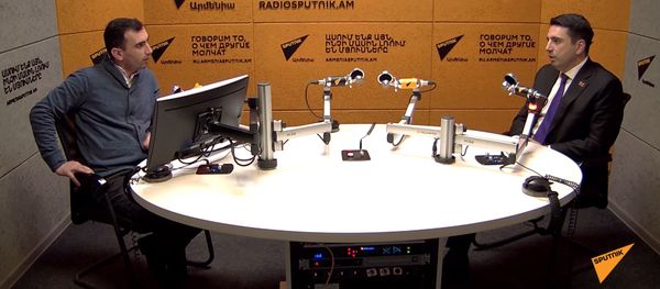Оппозиция действует бездарно, а власть дает выход из кризиса –Ален Симонян - Sputnik Армения