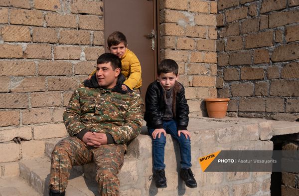Буду праздновать так же, как и раньше – армянский майор не считает себя побежденным - Sputnik Армения