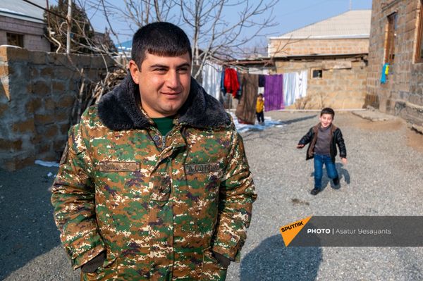 Буду праздновать так же, как и раньше – армянский майор не считает себя побежденным - Sputnik Армения