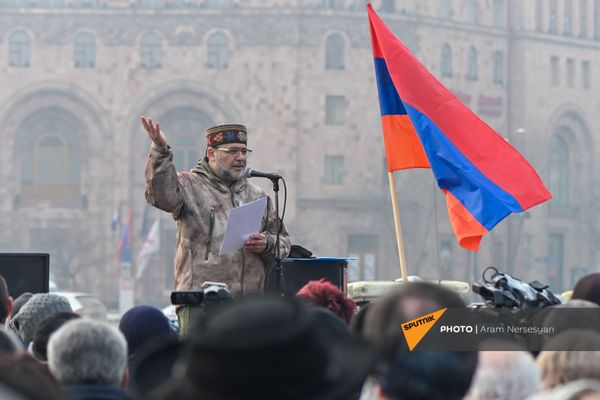 Аршак Закарян на митинге оппозиции на площади Республики (28 января 2021). Еревaн Аршак Закарян на митинге оппозиции на площади Республики (28 января 2021). Еревaн - Sputnik Армения