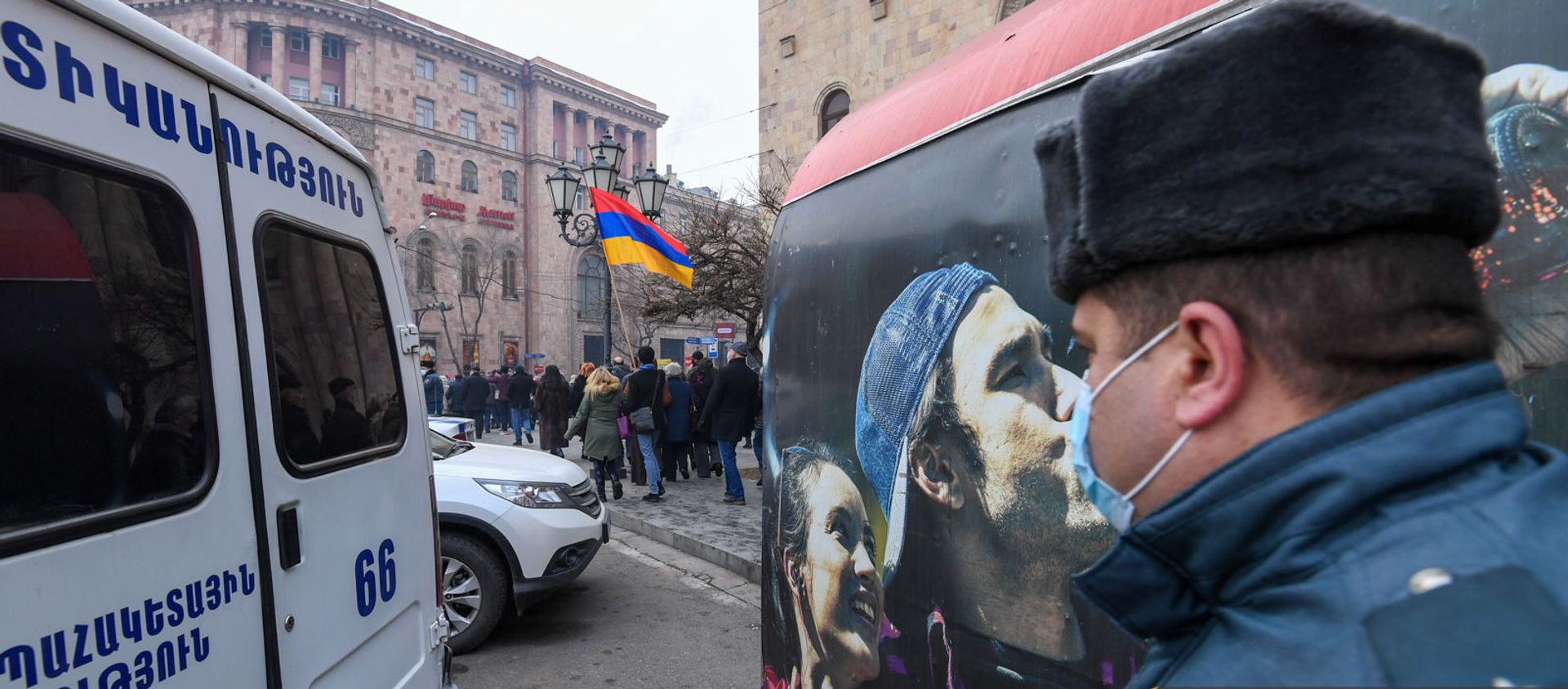 Полицейские на площади Республики во время митинга оппозиции (28 января 2021). Еревaн - Sputnik Արմենիա, 1920, 09.02.2021