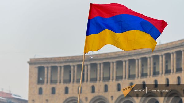 Флаг Армении на площади Республики (28 января 2021). Еревaн Флаг Армении на площади Республики (28 января 2021). Еревaн - Sputnik Армения
