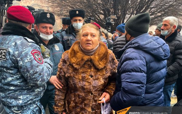 Ситуация у здания Правительства на площади Республики во время акции протеста (29 января 2021). Еревaн Ситуация у здания Правительства на площади Республики во время акции протеста (29 января 2021). Еревaн - Sputnik Армения