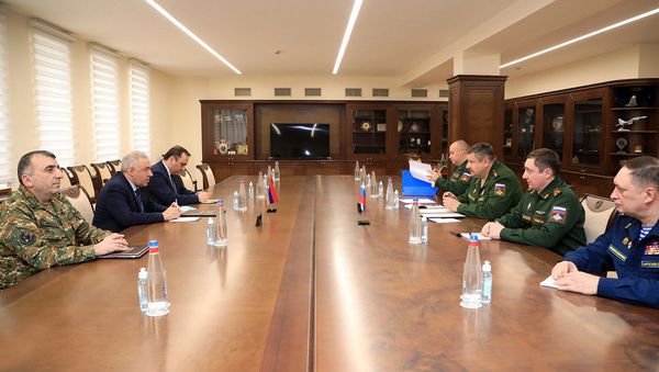 Министр обороны Вагаршак Арутюнян встретился с заместителем начальника Генштаба ВС РФ Сергеем Истраковым (29 января 2021). Еревaн - Sputnik Արմենիա