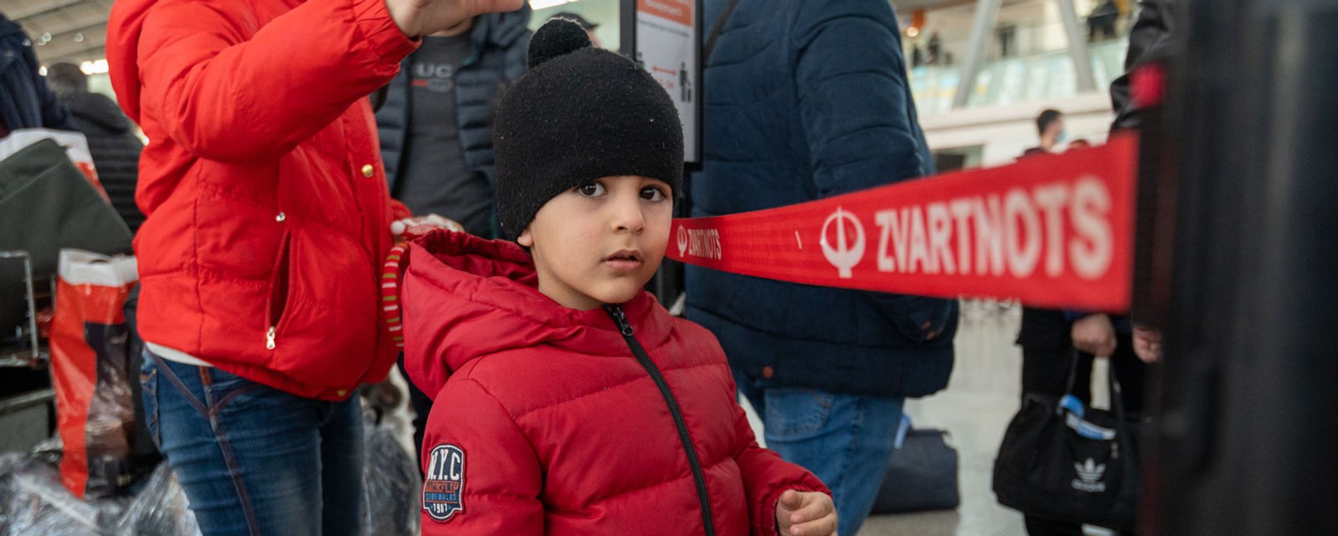 Пассажиры рейса Ереван-Москва в зале вылета аэропорта Звартноц (1 февраля 2021). Еревaн - Sputnik Армения, 1920, 15.12.2021