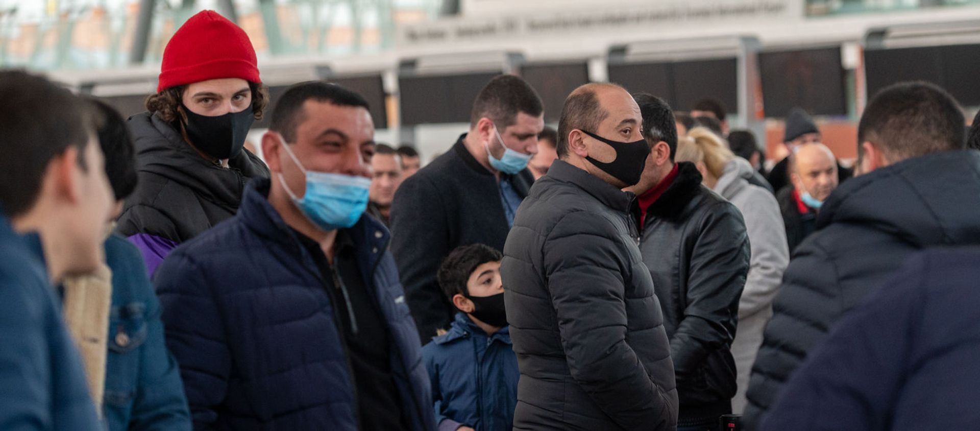 Пассажиры рейса Ереван-Москва в зале вылета аэропорта Звартноц (1 февраля 2021). Еревaн Пассажиры рейса Ереван-Москва в зале вылета аэропорта Звартноц (1 февраля 2021). Еревaн - Sputnik Армения, 1920, 02.02.2021