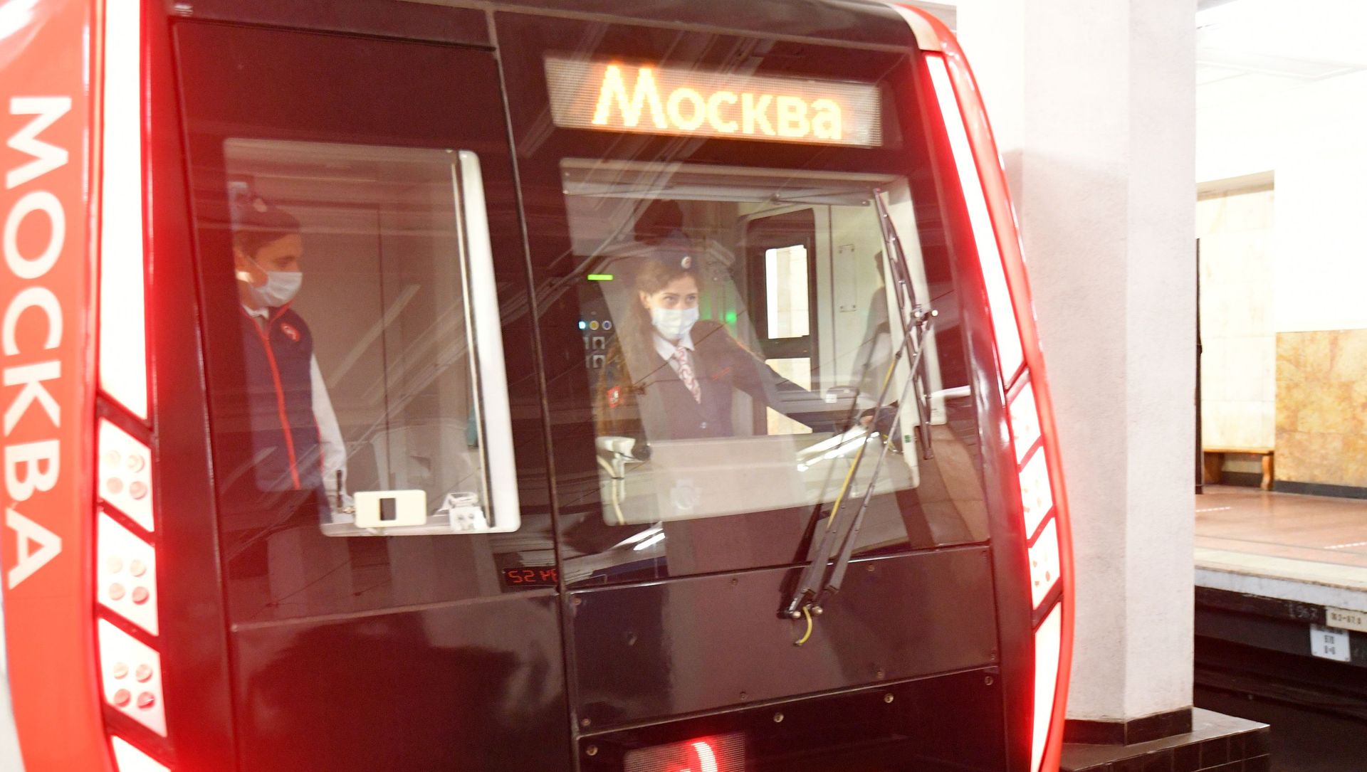 В Московском метро запустили поезд под управлением женщины-машиниста В Московском метро запустили поезд под управлением женщины-машиниста - Sputnik Армения, 1920, 03.02.2021