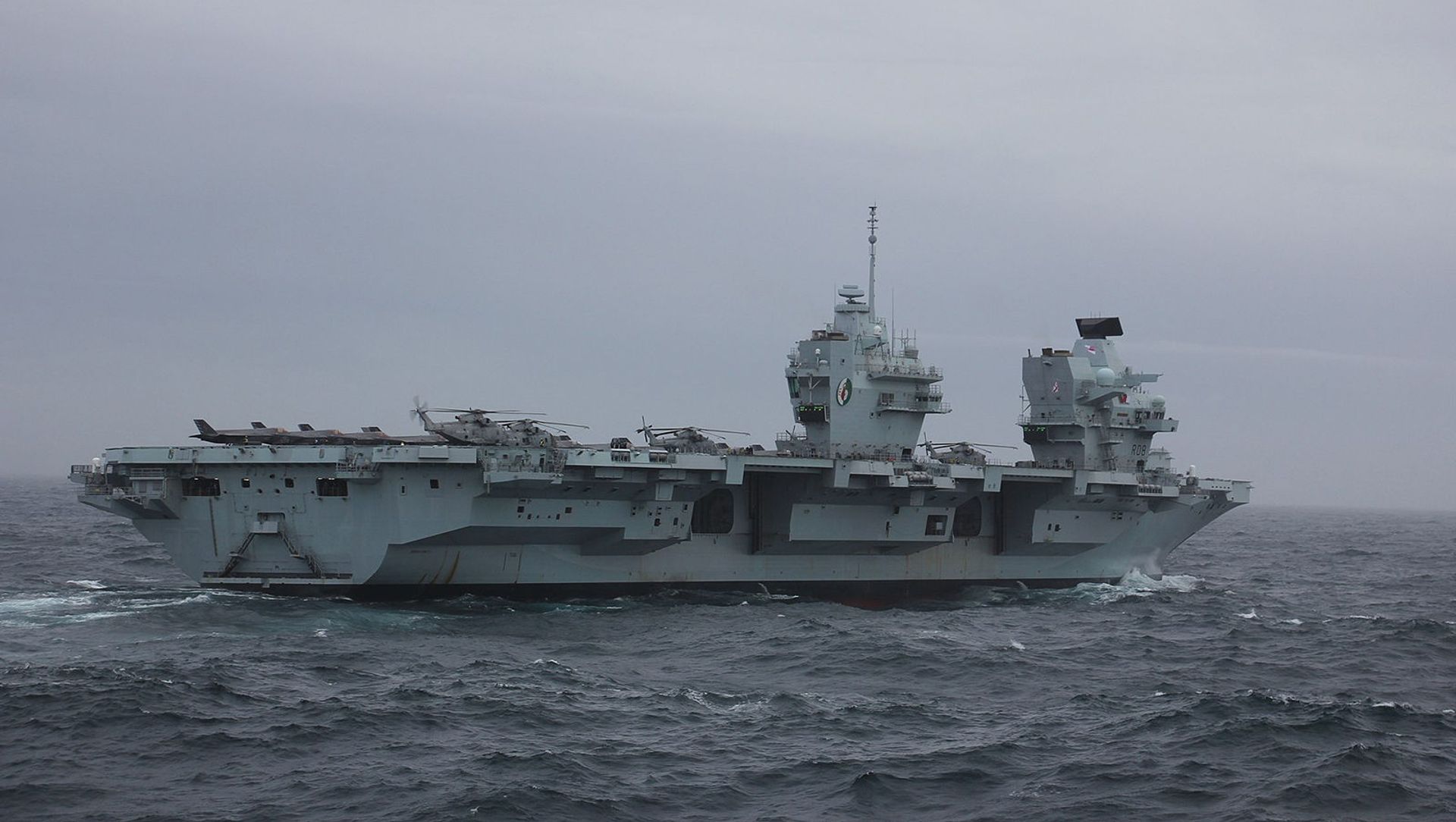 Авианосец Королевских ВМС HMS Queen Elizabeth (R08) в Северном море Авианосец Королевских ВМС HMS Queen Elizabeth (R08) в Северном море - Sputnik Արմենիա, 1920, 03.02.2021