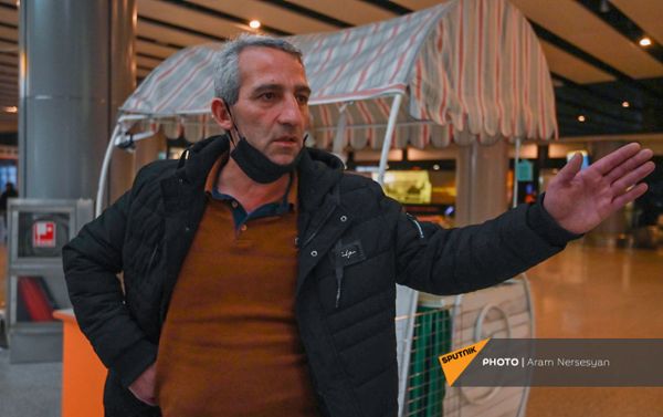 Ситуация в аэропорту Звартноц с депортированными из России гражданами (3 февраля 2021). Еревaн - Sputnik Армения
