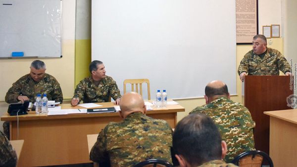 Начальник Генштаба Оник Гаспарян и замначальника Генштаба Управления общей подготовки ВС генерал-лейтенант Андраник Макарян посетили 4 воинские части (4 февраля 2021).  - Sputnik Армения