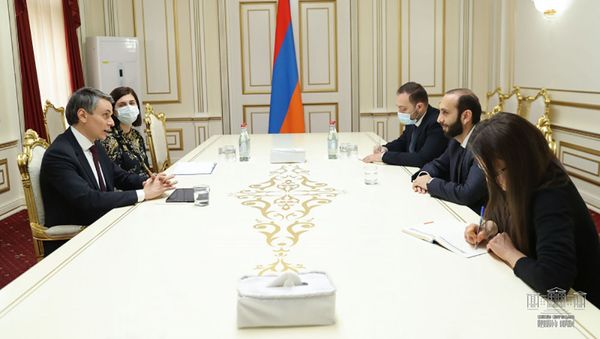 Спикер НС Арарат Мирзоян встретился с постоянным представителем ООН в Армении Дмитрием Мариясиным (4 февраля 2021). Еревaн - Sputnik Արմենիա