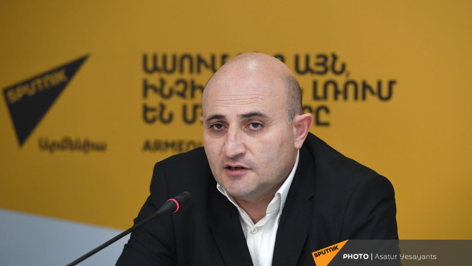 Мехак Апресян на пресс-конференции бывших председателей Госкомитета по туризму в мультимедийном пресс-центре Sputnik Армения (5 февраля 2021). Еревaн Мехак Апресян на пресс-конференции бывших председателей Госкомитета по туризму в мультимедийном пресс-центре Sputnik Армения (5 февраля 2021). Еревaн - Sputnik Արմենիա, 1920, 13.03.2021