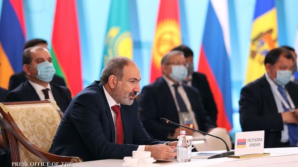 Премьер-министр Армении Никол Пашинян на заседании Евразийского межправительственного совета стран ЕАЭС (5 февраля 2021). Алматы - Sputnik Армения