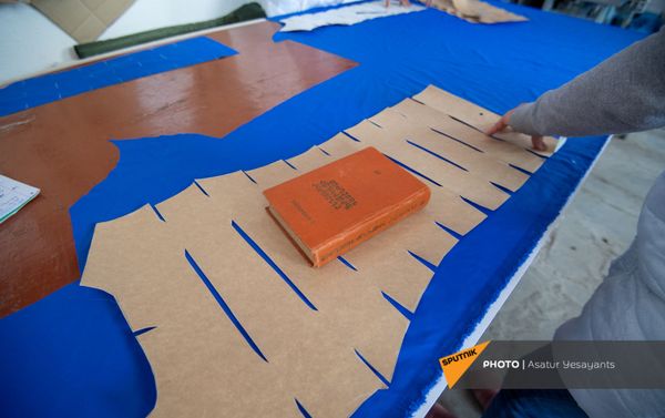 Швеи куртанской фабрики по производству курток за работой (5 февраля 2021). Куртан - Sputnik Армения