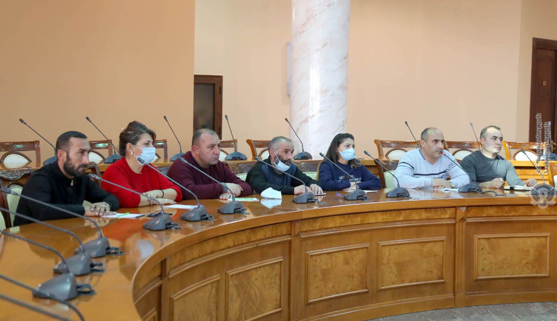 Глава МО Армении рассказал родственникам пропавших без вести солдат о ходе поисковых работ Глава МО Армении рассказал родственникам пропавших без вести солдат о ходе поисковых работ - Sputnik Армения, 1920, 08.02.2021