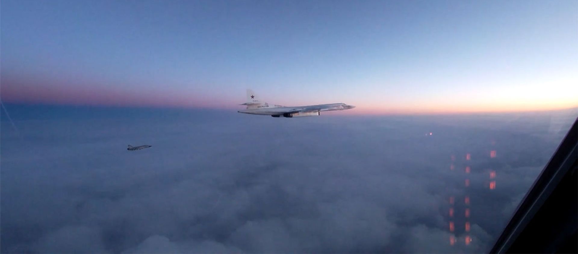 Российские Ту-160 пролетели над Баренцевым, Гренландским и Норвежским морями - Sputnik Армения, 1920, 10.02.2021