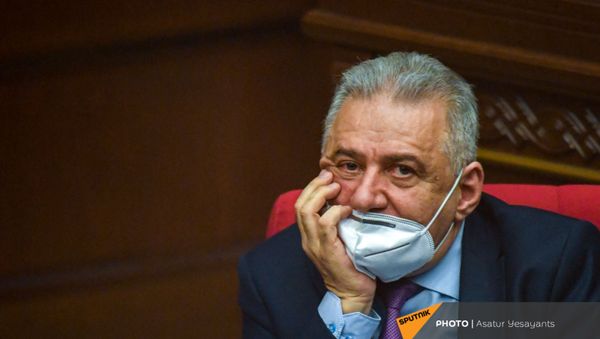Министр обороны Вагаршак Арутюнян на заседании в Парламенте (10 февраля 2021). Еревaн - Sputnik Армения