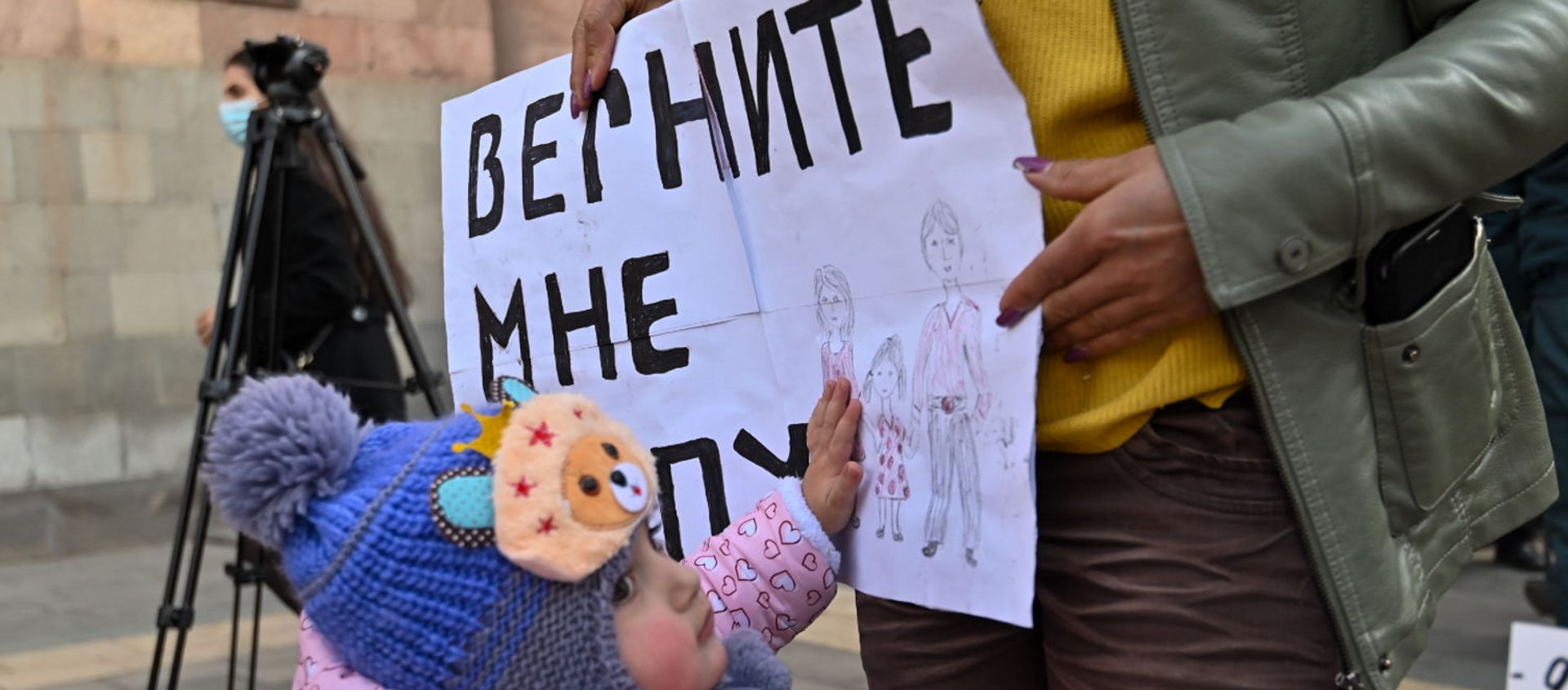 Акция протеста родственников попавших в плен военнослужащих перед Домом правительства (11 февраля 2021). Еревaн - Sputnik Արմենիա, 1920, 31.03.2021